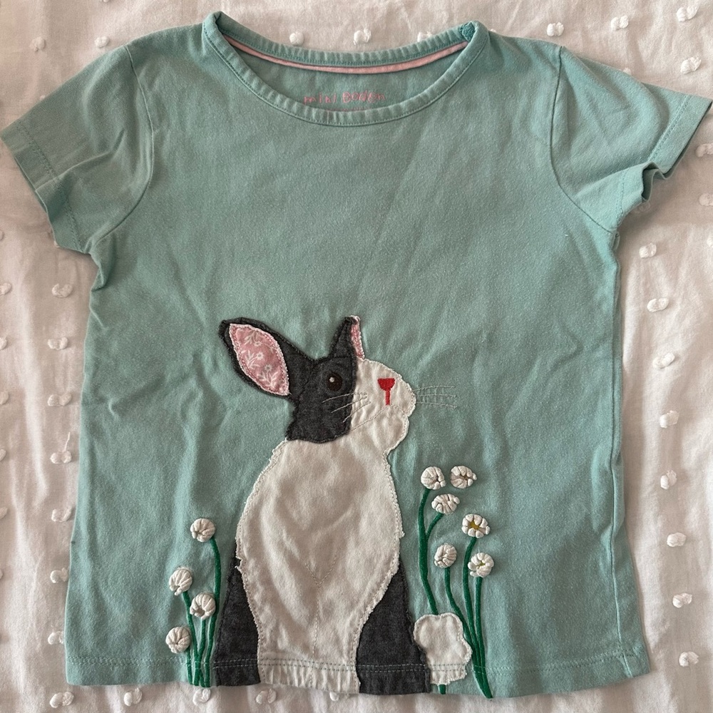 Mini Boden Bunny Appliqué tee size 3-4Y
